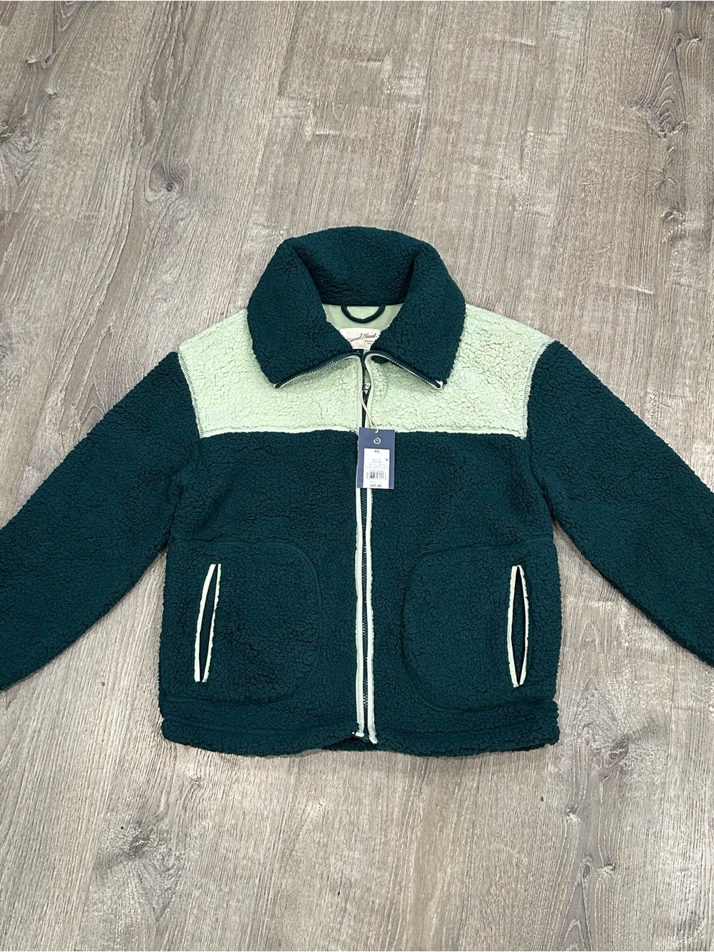 Woman Colorblock Sherpa Jacket in Dark Teal and Mint